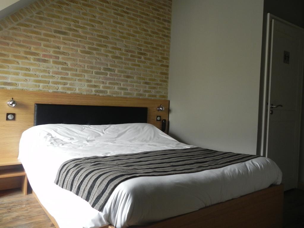 Hotel - Restaurant Au Tonnelier Bergues Room photo