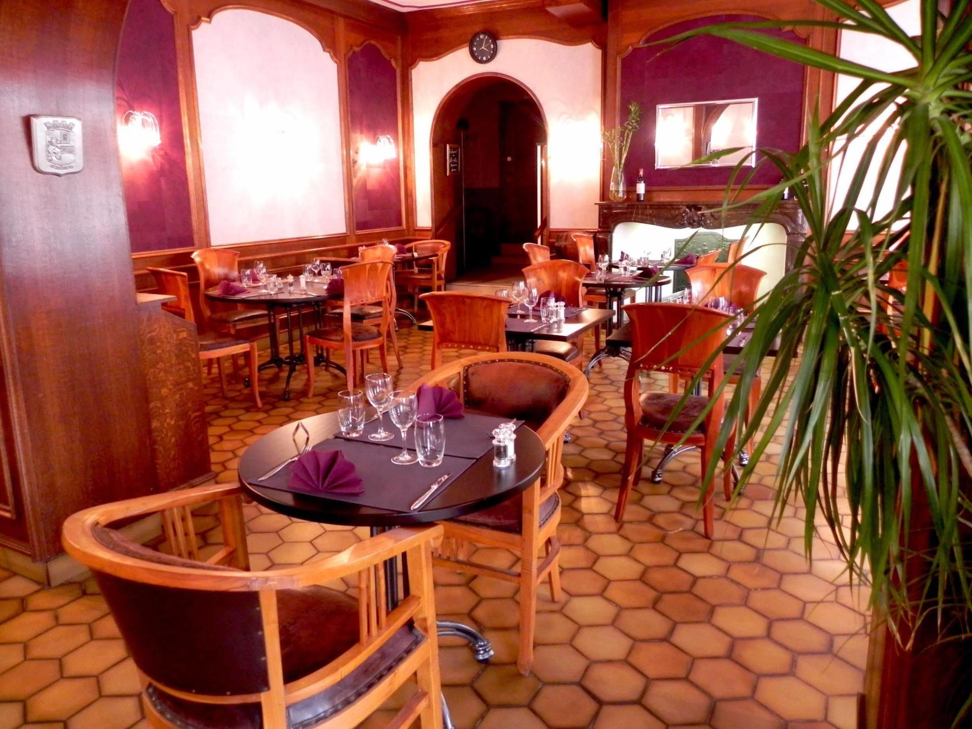 Hotel - Restaurant Au Tonnelier Bergues Exterior photo